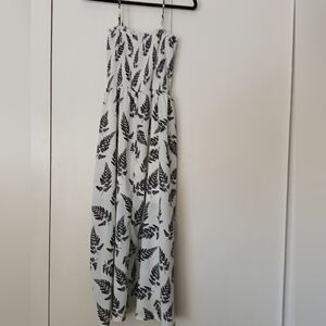 Size M Black and White Leaf Print Maxi Dress